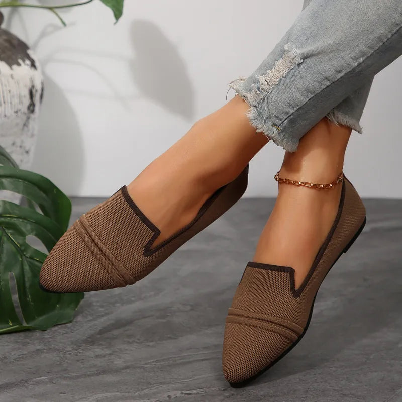 Flache Ballerinas für Damen ⎜ Bequeme Slip-On Schuhe mit spitzer Zehenpartie und perforiertem Design