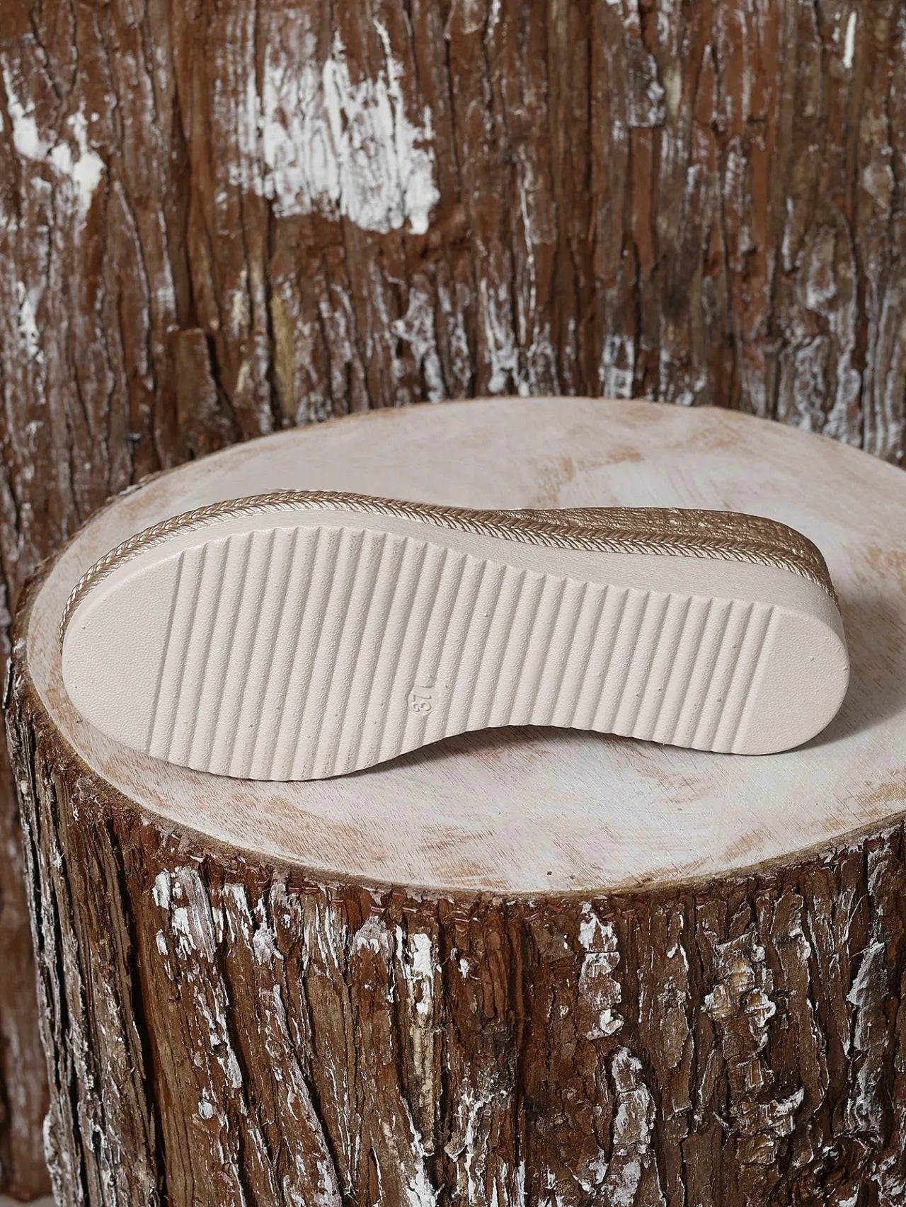 Damen Plateau Slipper ⎜ Bequeme Sommerschuhe mit Breitem Riemen und Rutschfester Sohle für Strand & Freizeit