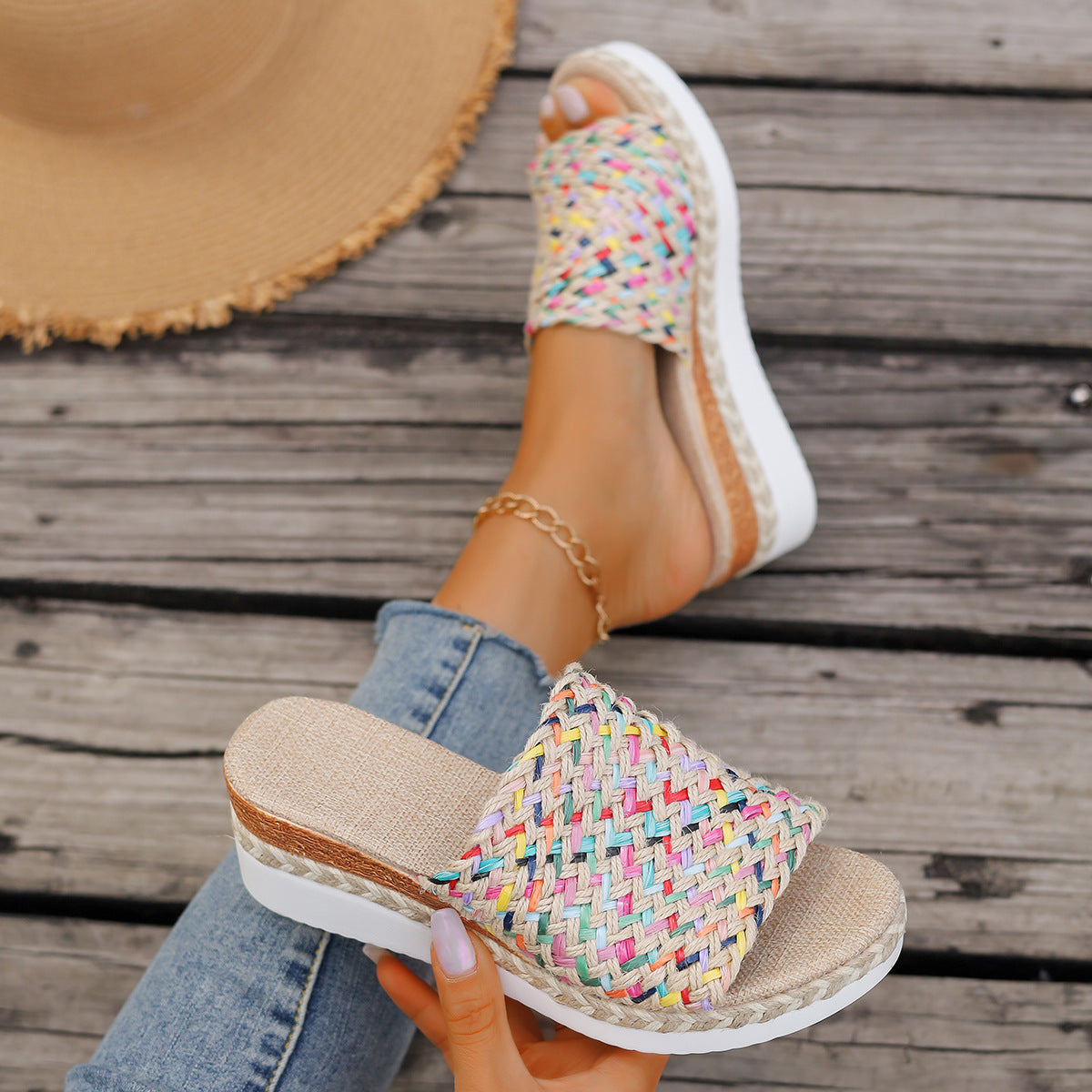 Damen Farbiges Wedge-Slipper-Design ⎜ Bequeme Rutschsichere Sandalen mit Hanfseil-Optik und dickem Absatz