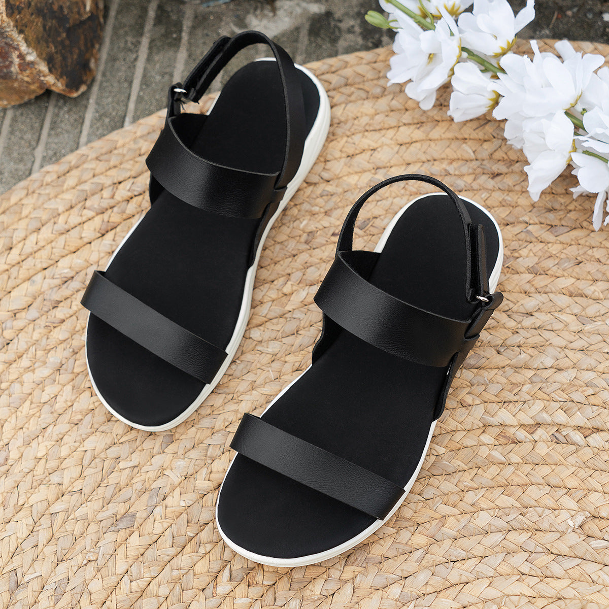 Damen Sandalen mit flacher Sohle ⎜ Bequeme Sommerschuhe mit offenem Zehenbereich und verstellbarem Riemen