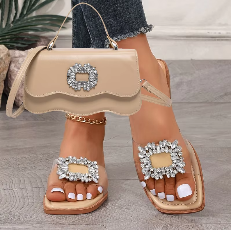 Schlichte Flache Sandalen für Damen ⎜ Transparente Sommerschuhe mit Strass-Applikationen und Elegantem Design