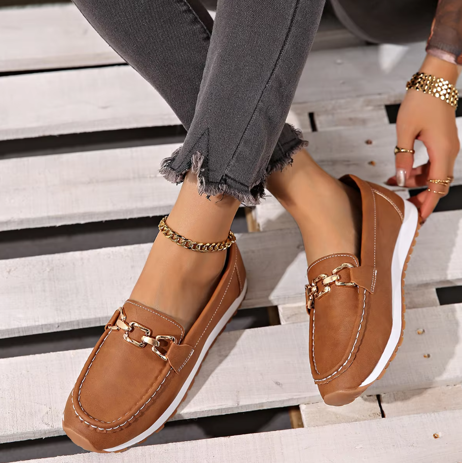 Bequeme Damen Loafers ⎜ Flache Schuhe mit Metallkette und Komfortabler Sohle für Alltag und Freizeit