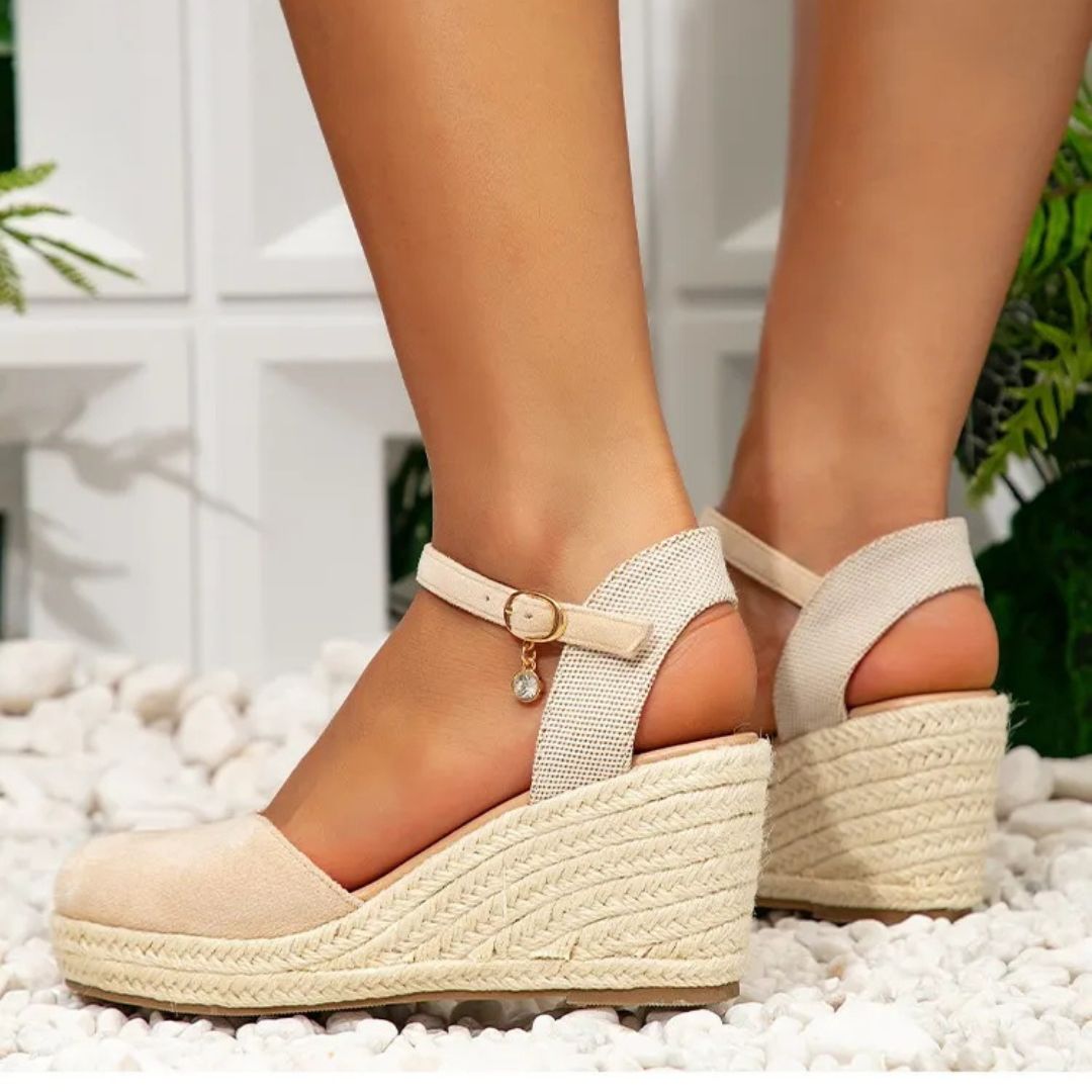Damen Keilsandaletten ⎜ Bequeme Römersandalen mit hohem Absatz und Knöchelriemen für Alltag & Freizeit