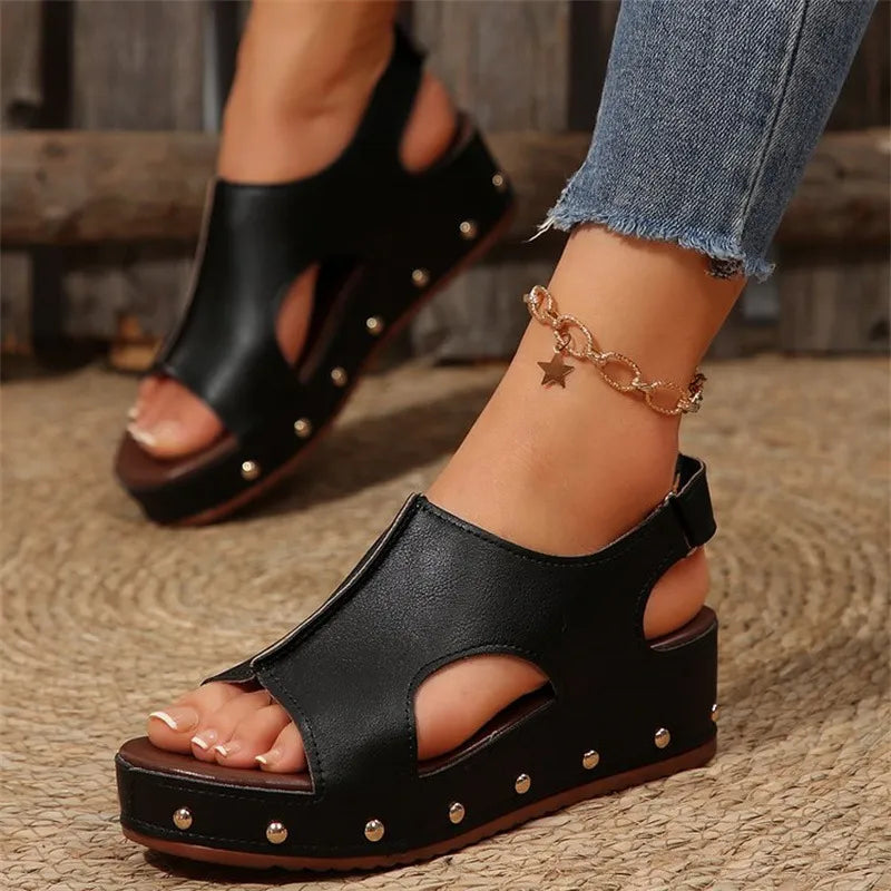 Damen Plateau-Sandalen mit Ausschnitt ⎜ Bequeme Sommerschuhe mit Keilabsatz und offener Zehenpartie
