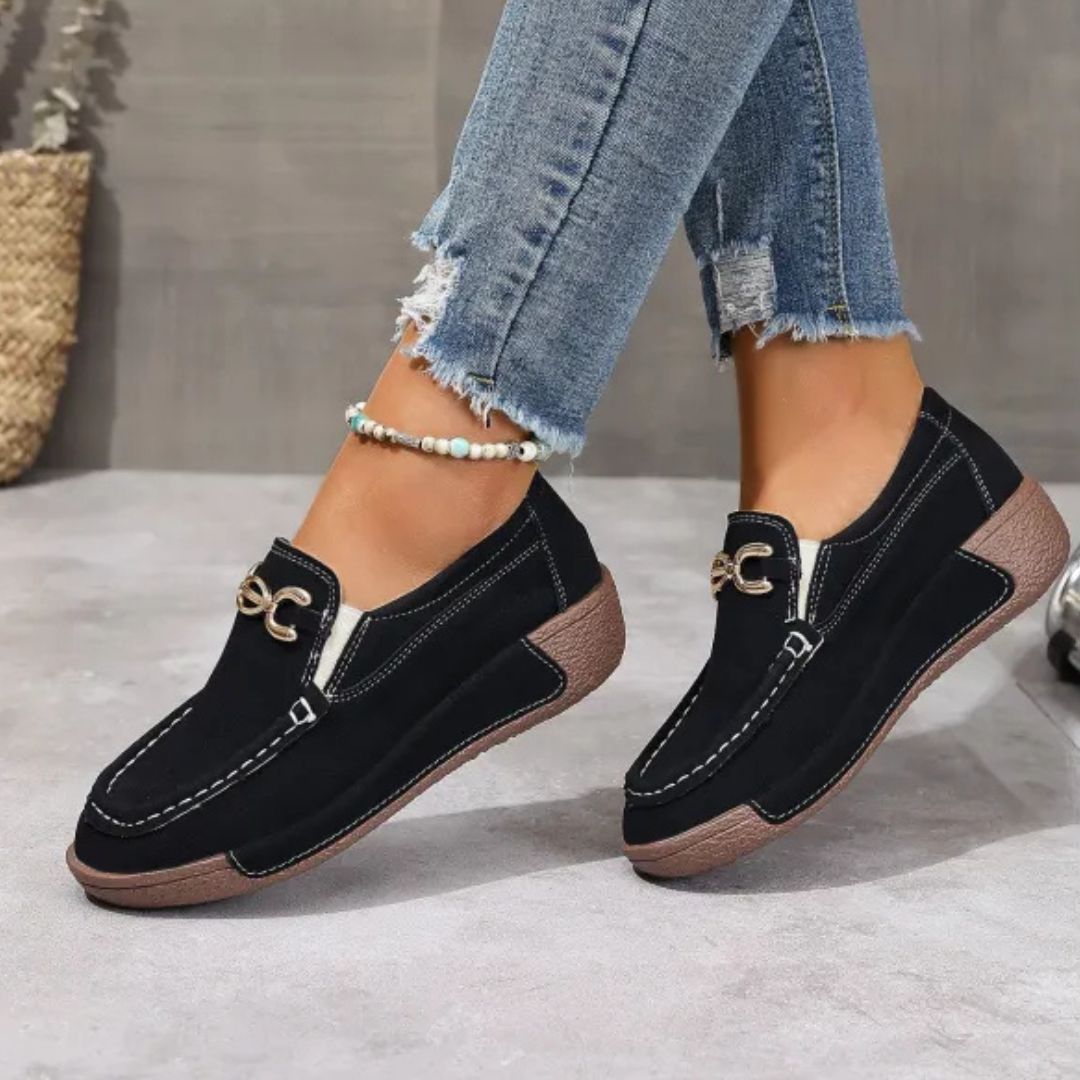 Mokassins für Damen ⎜ Bequeme Slip-On Schuhe mit Metall-Accessoire und klassischem Design