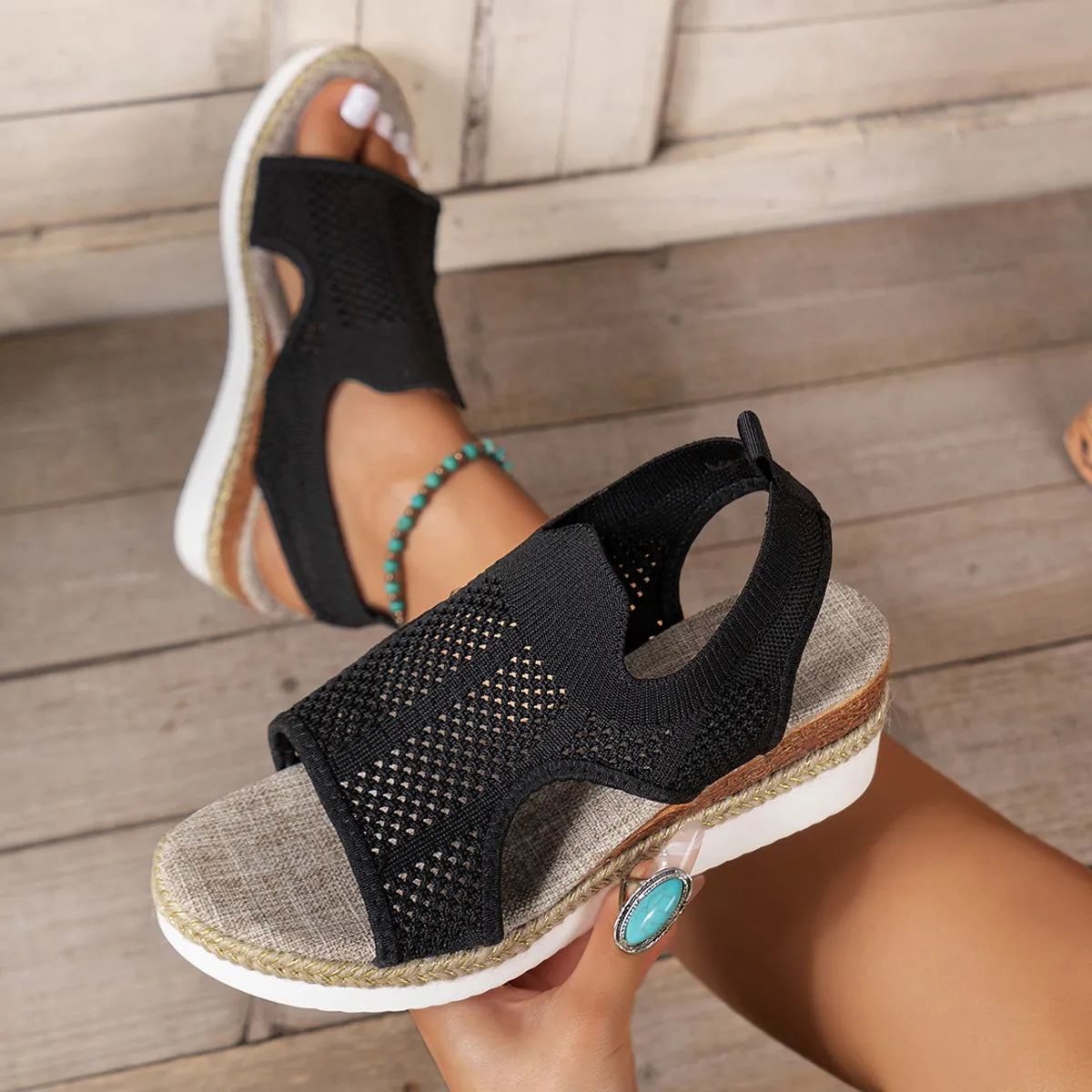 Damen Keilsandalen ⎜ Bequeme Sommerschuhe mit Strickdesign und Offener Zehenpartie für den Sommer