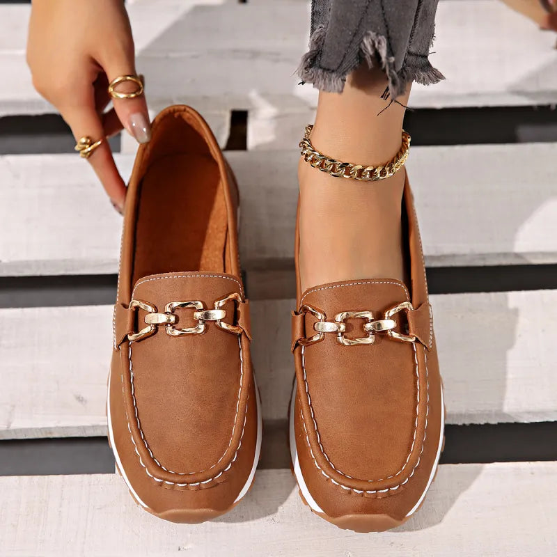 Bequeme Damen Loafers ⎜ Flache Schuhe mit Metallkette und Komfortabler Sohle für Alltag und Freizeit