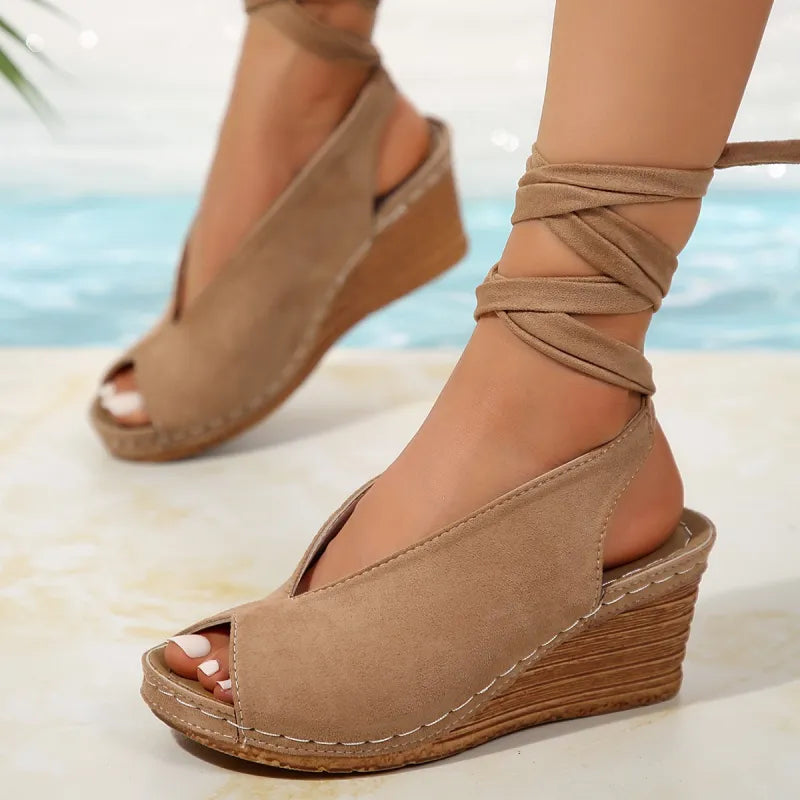 Damen Keilsandaletten mit Schnürung ⎜ Bequeme Sommerschuhe mit runder Spitze und offener Zehenpartie