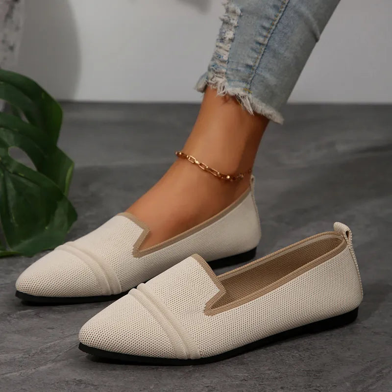 Flache Ballerinas für Damen ⎜ Bequeme Slip-On Schuhe mit spitzer Zehenpartie und perforiertem Design