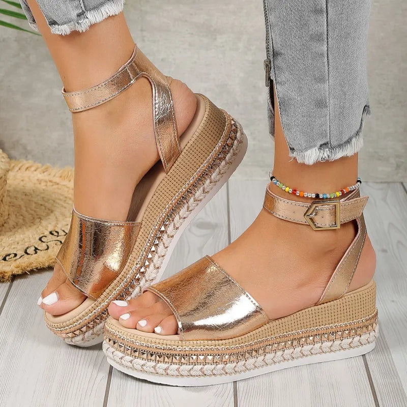 Keilsandaletten für Damen ⎜ Luftige Sommerschuhe mit Cut-Out-Design und offener Fischmaul-Spitze