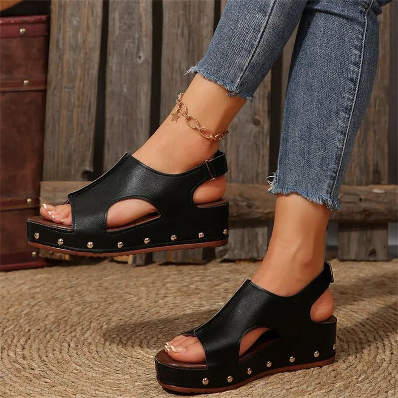 Damen Plateau-Sandalen mit Ausschnitt ⎜ Bequeme Sommerschuhe mit Keilabsatz und offener Zehenpartie