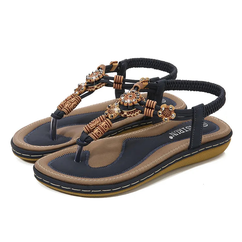 Damen Sandalen mit Holzperlen ⎜ Bequeme Flachsohlen-Schuhe im lässigen Stil mit geflochtenem Design