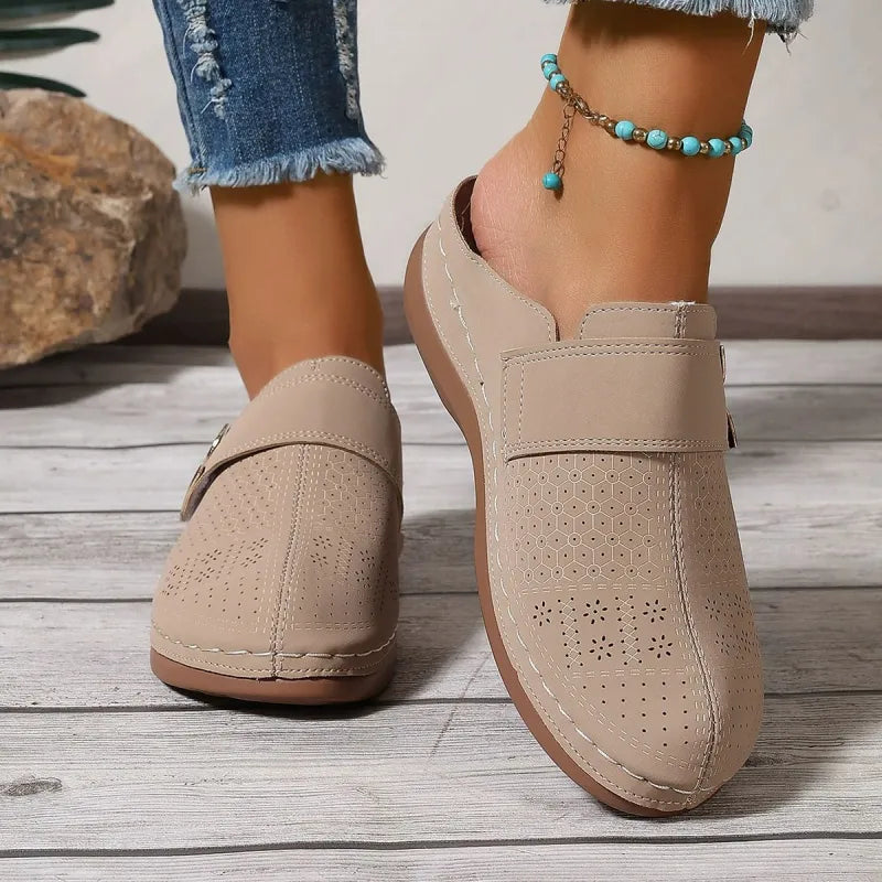 Sommer Slipper für Damen ⎜ Bequeme Mules mit Metallverschluss und geschlossenem Zehenbereich