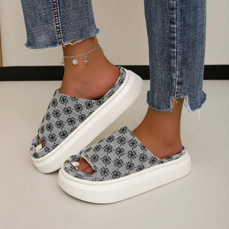 Bequeme Damen Slipper ⎜ Atmungsaktive Schuhe mit Blumenmuster und Dickem, Rutschfestem Boden