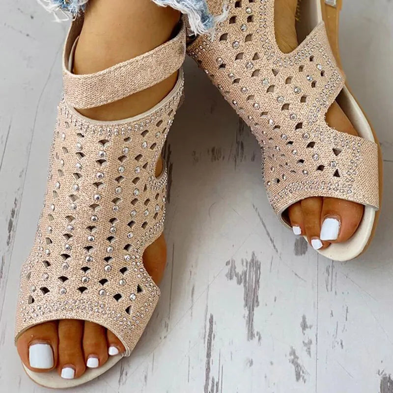Damen Keilsandaletten ⎜ Bequeme Sommerschuhe mit Strass, Cut-out Design und Verstellbarer Schnalle