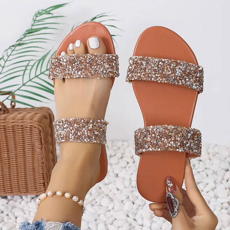Damen Flache Slipper ⎜ Bequeme Sommerschuhe mit Doppelriemen und Glitzerdekor für Alltag & Freizeit