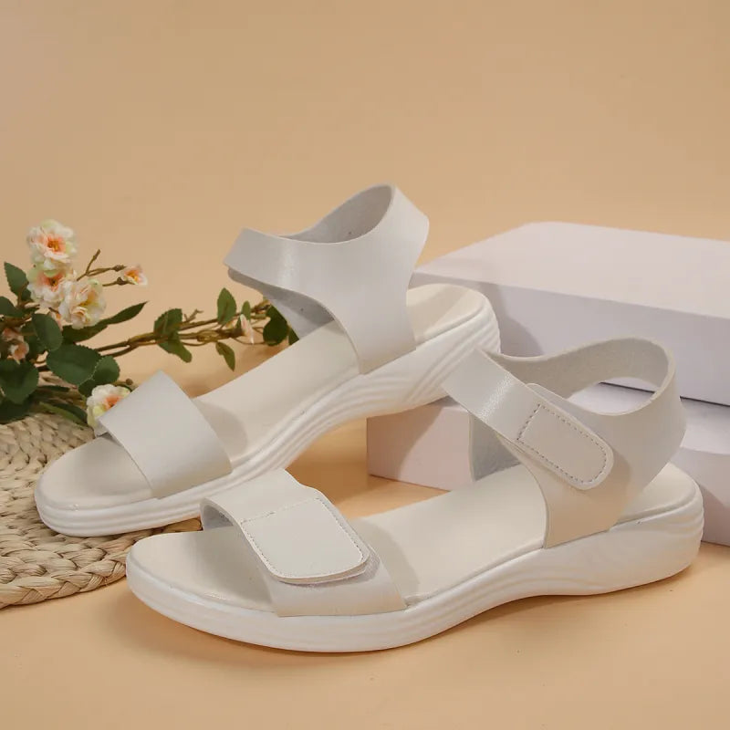 Damen Flache Sandalen ⎜ Bequeme Sommerschuhe mit Klettverschluss und Weicher Sohle für Strand & Alltag