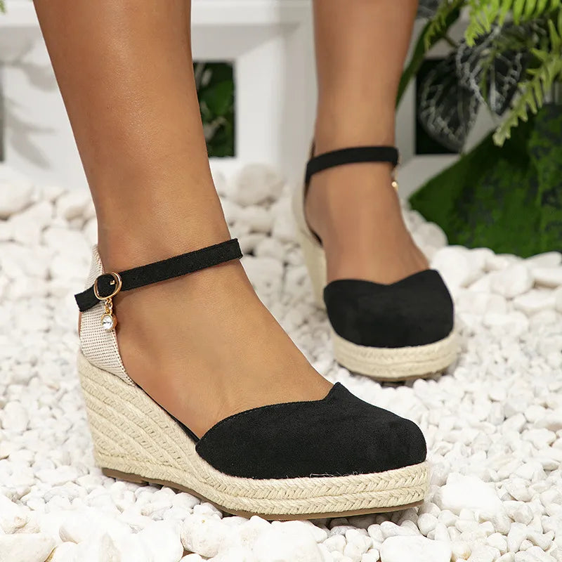 Damen Keilsandaletten ⎜ Bequeme Römersandalen mit hohem Absatz und Knöchelriemen für Alltag & Freizeit