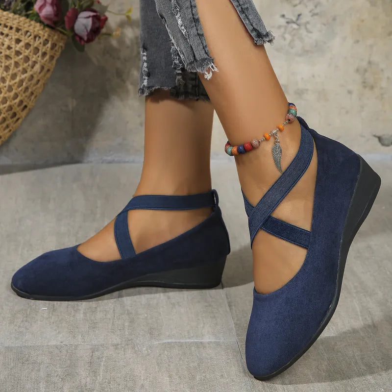 Wedge-Pumps für Damen ⎜ Bequeme Schuhe mit Kreuzriemen für Alltag und eleganten Look