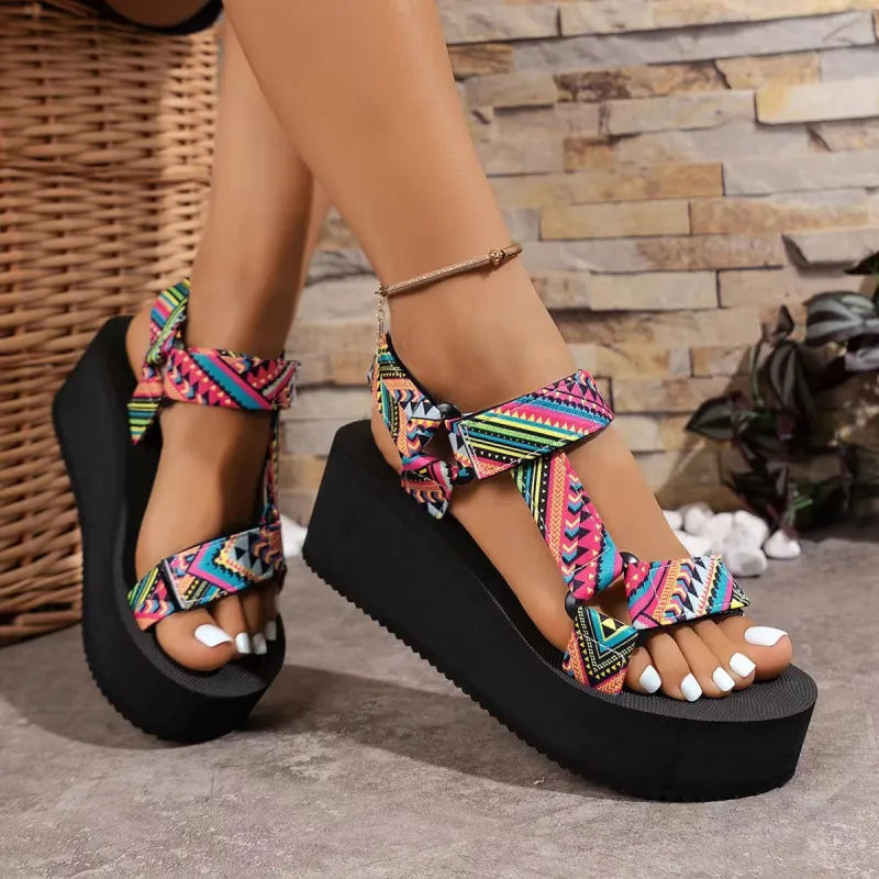 Damen Römersandalen ⎜ Flache Sommerschuhe mit farblich abgesetztem Stoffbezug für Alltag und Freizeit
