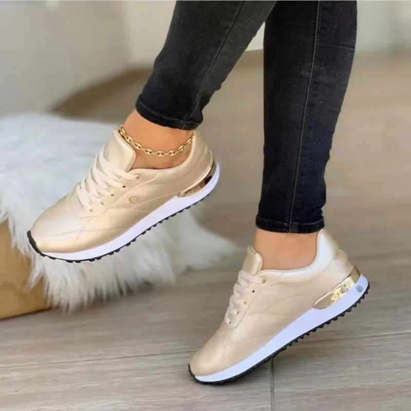 Damen Sneakers ⎜ Bequeme Schnürschuhe mit dicker Sohle und modischen Akzenten für den Alltag