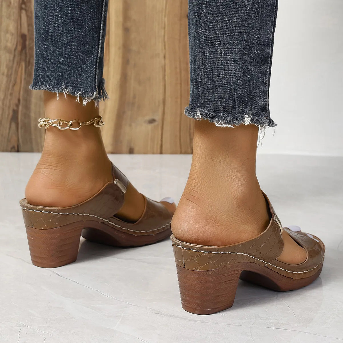 Damen Keilsandaletten ⎜ Bequeme Pantoletten mit Steinmuster und Offener Spitze für Alltag & Freizeit