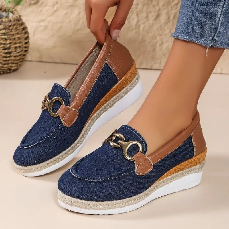 Wedge-Loafer für Damen ⎜ Bequeme Slip-On Schuhe mit Pferdekettenapplikation für Komfort und Stil