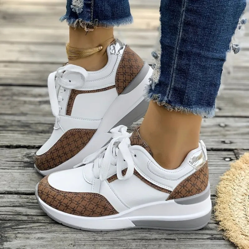 Damen Sneakers ⎜ Modische Schnürschuhe mit dicker Sohle und eleganten Akzenten für den Alltag