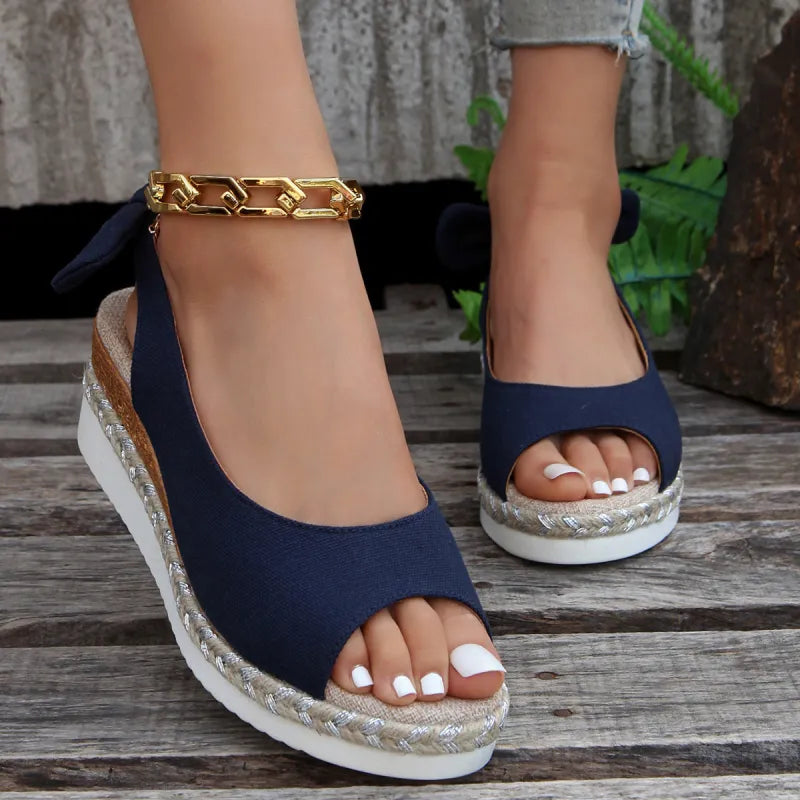 Damen Keilsandaletten ⎜ Bequeme Sommerschuhe mit Bastsohle und Offenem Design für Alltag & Freizeit