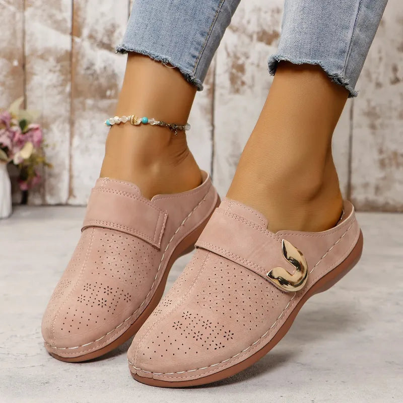 Sommer Slipper für Damen ⎜ Bequeme Mules mit Metallverschluss und geschlossenem Zehenbereich