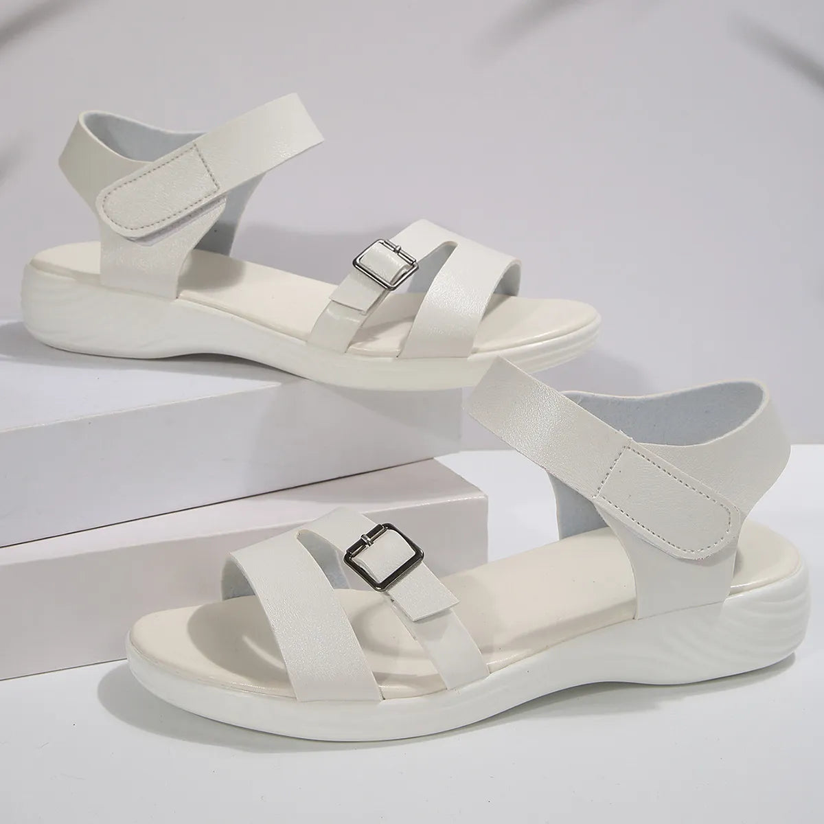 Klettsandalen für Damen ⎜ Bequeme Sommerschuhe mit flacher Keilsohle und verstellbarem Riemen
