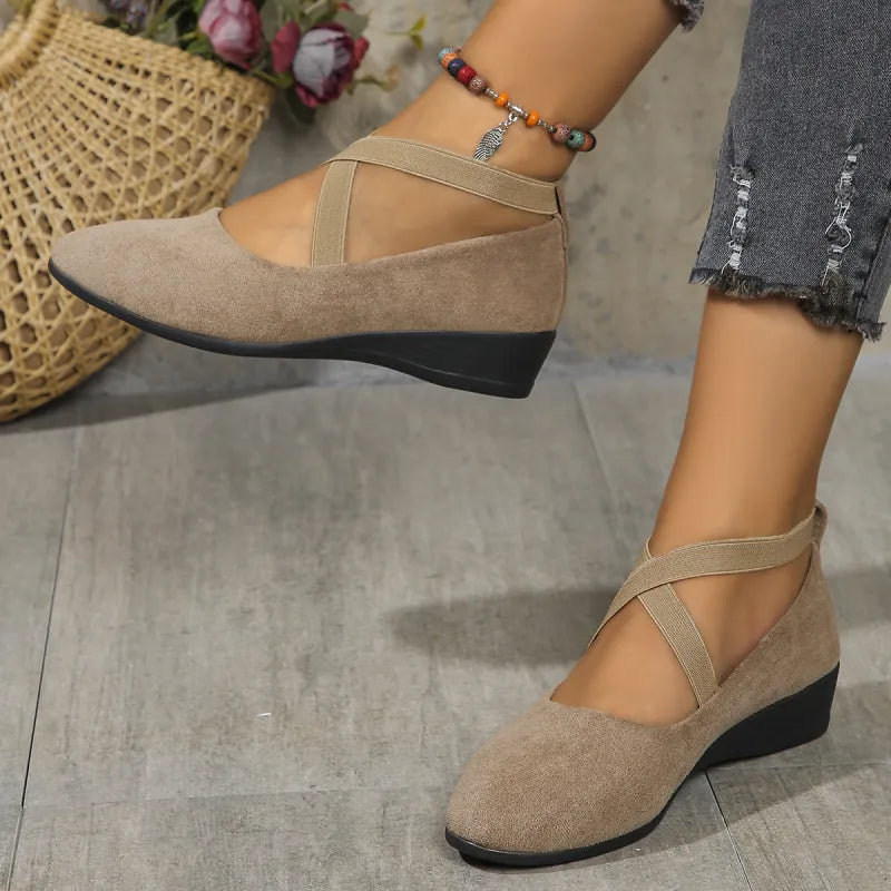 Wedge-Pumps für Damen ⎜ Bequeme Schuhe mit Kreuzriemen für Alltag und eleganten Look