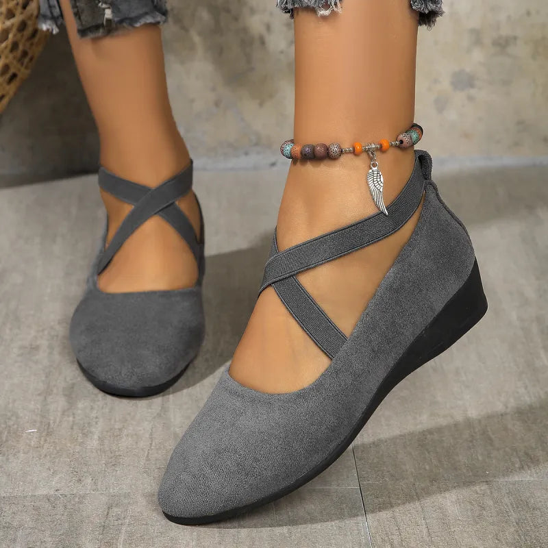 Wedge-Pumps für Damen ⎜ Bequeme Schuhe mit Kreuzriemen für Alltag und eleganten Look