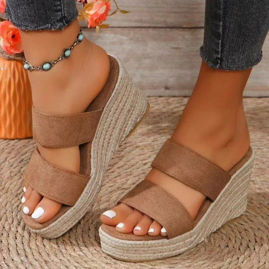 Keilabsatz Hausschuhe für Damen ⎜ Sommerliche Sandalen mit Seilsohle und bequemem Doppelriemen