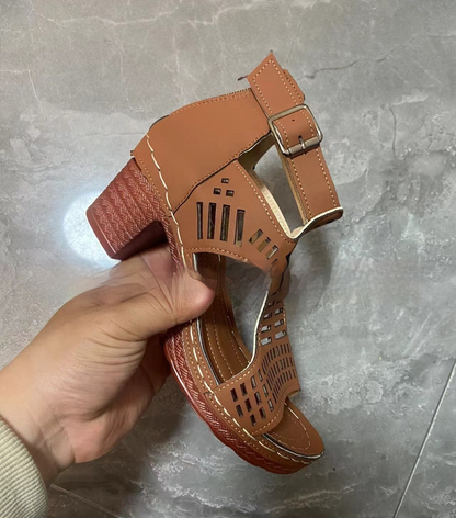 Damen Sandalen mit Blockabsatz ⎜ Stylische Schuhe mit offenen Zehen und Cut-Out-Design
