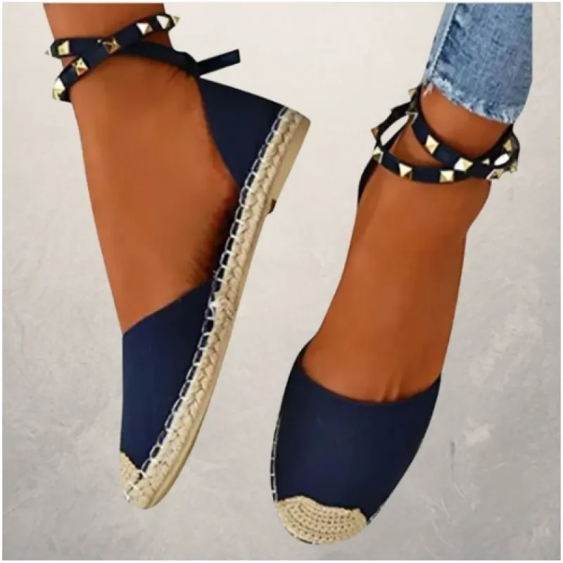 Flache Espadrilles für Damen ⎜ Bequeme Schuhe mit Nietenapplikation und Jutegarn-Sohle für den Sommer