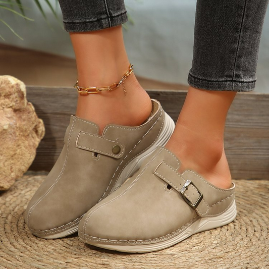 Damen Wedge Slippers mit Metall-Schnalle ⎜ Bequeme Clogs mit Riegelverschluss und trendigem Design