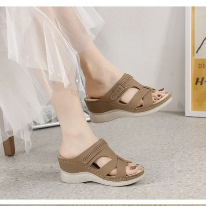 Damen Keilabsatz Sandalen ⎜ Bequeme Sommerschuhe mit Kreuzriemen und Rutschfester Sohle für Alltag & Strand