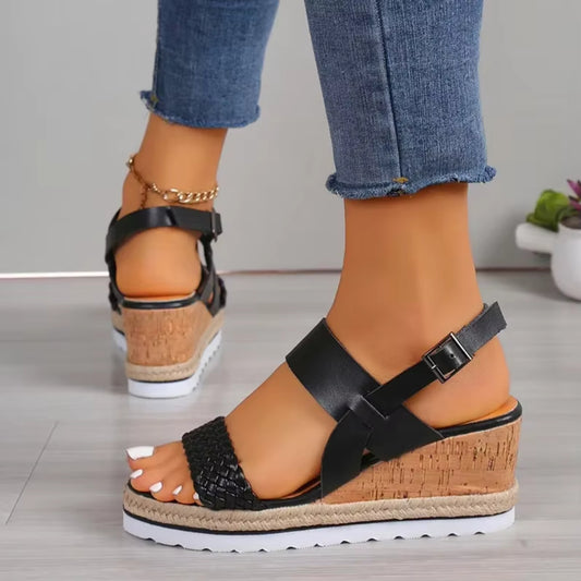 Keilsandalen für Damen ⎜ Offene Sommerschuhe mit Knöchelriemen und Geflochtener Sohle In Komfortweite