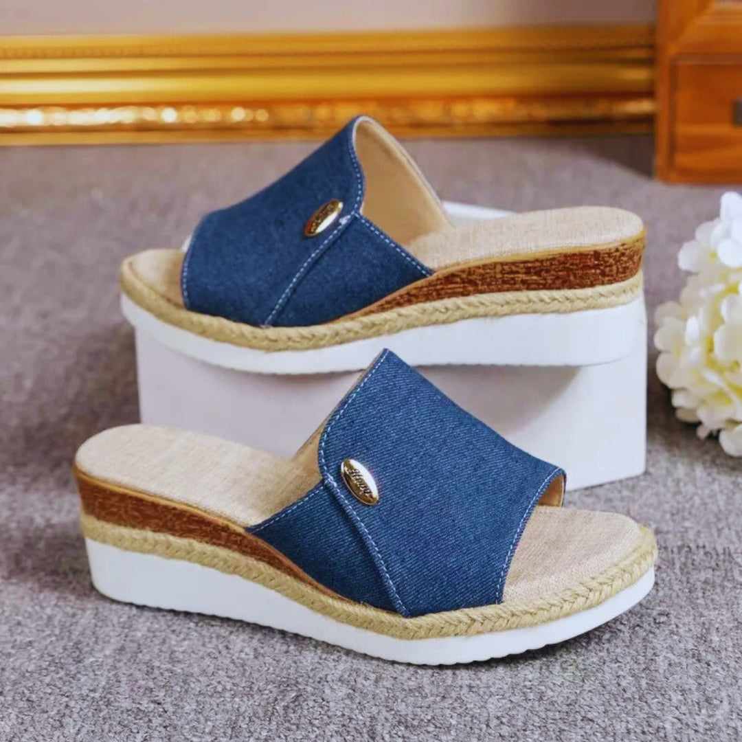 Plateau-Pantoletten für Damen ⎜ Bequeme Sommerschuhe Aus Jeansstoff mit Jutekante und Offener Zehenpartie
