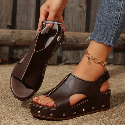 Damen Plateau-Sandalen mit Ausschnitt ⎜ Bequeme Sommerschuhe mit Keilabsatz und offener Zehenpartie