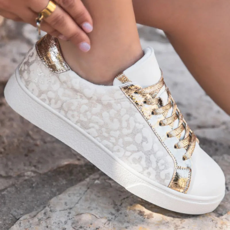 Sneaker für Damen ⎜ Bequeme Schuhe mit Leoprint und Metallic-Akzenten für Alltag und Stil