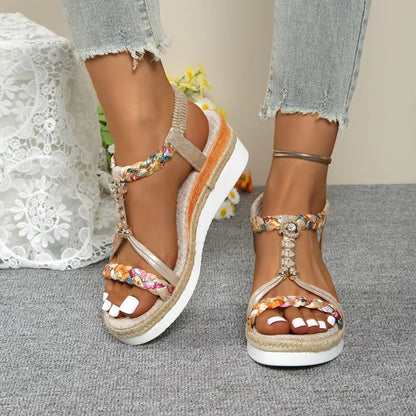 Damen Wedges mit geflochtenem Riemen ⎜ Komfortable Sandalen mit Perlen-Details und modischer Sohle