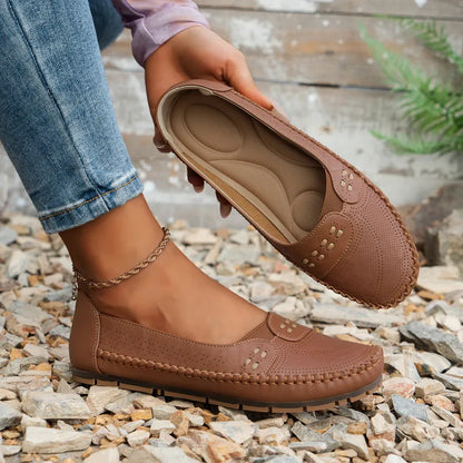 Loafers für Damen ⎜ Bequeme Flache Schuhe mit Perforiertem Design und Ziernähten