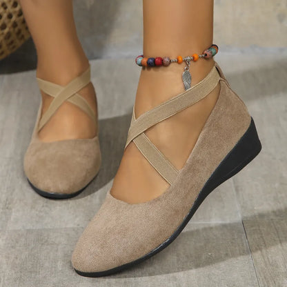 Wedge-Pumps für Damen ⎜ Bequeme Schuhe mit Kreuzriemen für Alltag und eleganten Look