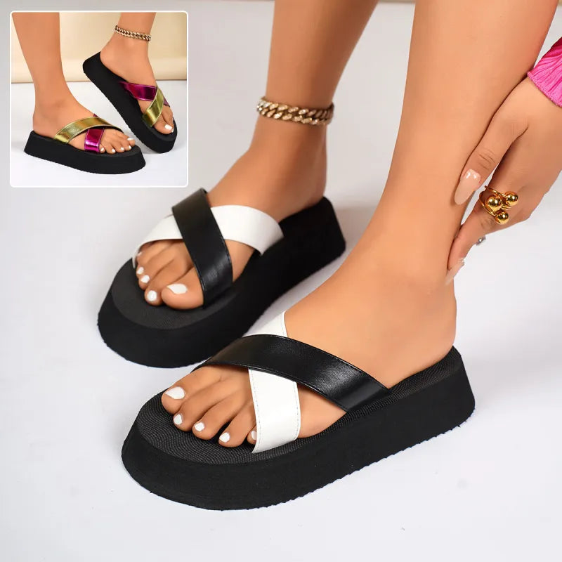 Damen Plateau-Pantoletten mit Kreuzriemen ⎜ Bequeme Sommerschuhe für Strand, Urlaub und Freizeit