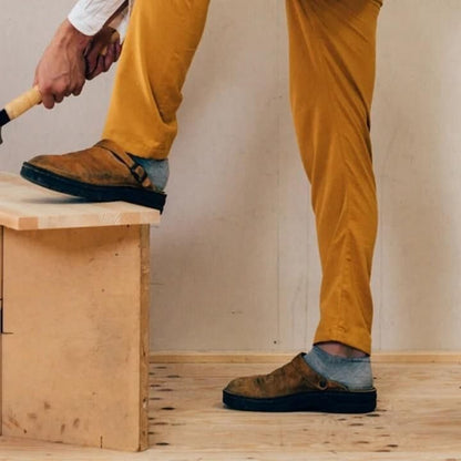 Herren Halbschuhe mit Riemen ⎜ Bequeme Clogs aus Leder mit verstellbarem Riemen und rutschfester Sohle