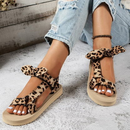 Damen Klettsandalen ⎜ Bequeme Sommerschuhe mit Schleife und verstellbarem Riemen für Strand und Alltag
