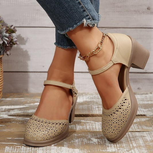 Damen Pumps mit Blockabsatz ⎜ Bequeme Schuhe mit Schnallenriemen und luftigen Ausstanzungen