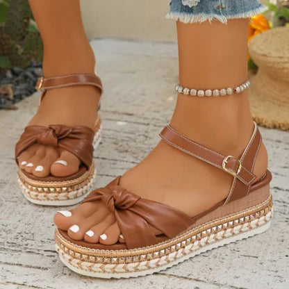 Plateausandalen für Damen ⎜ Sommerliche Schuhe mit Knoten-Design und dekorativer Bastsohle in Komfortweite